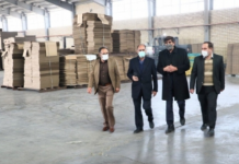 بازدید از واحد تولید کارتن بسته بندی توسط سرپرست فرمانداری بوئین زهرا تولید کارتن بسته بندی