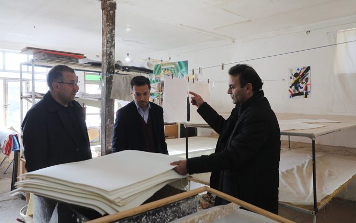 کاغذسازی دستی